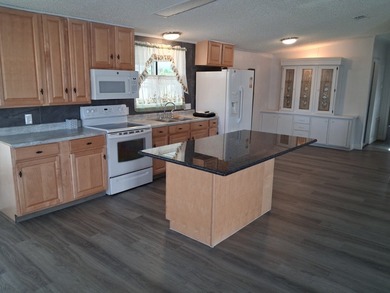 **FULLY REMODELED** Spacious 1,450 sq ft -- 2 Bedroom, 2 Bath - photo 15