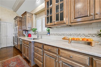 Meticulously maintained, maintenance-provided villa in the - photo 17