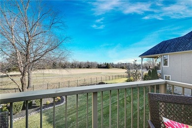 Meticulously maintained, maintenance-provided villa in the - photo 26