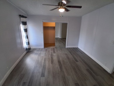 **FULLY REMODELED** Spacious 1,450 sq ft -- 2 Bedroom, 2 Bath - photo 31