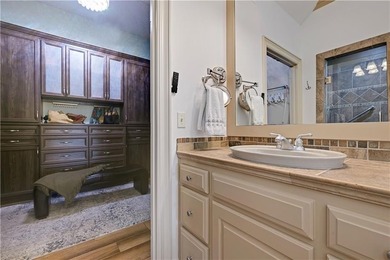 Meticulously maintained, maintenance-provided villa in the - photo 33