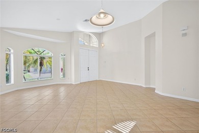 Beautiful home located in the highly desirable Catalina Isles - photo 4