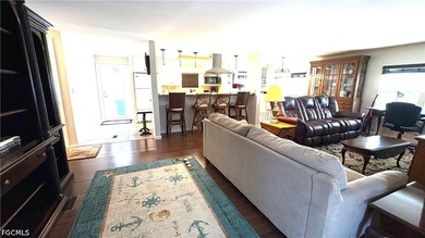 1300+ sq ft of air-conditioned living space in this beautifully - photo 8