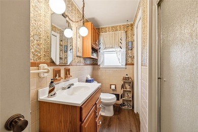 Welcome to easy living in this charming 3-bedroom, 1-bath ranch - photo 14