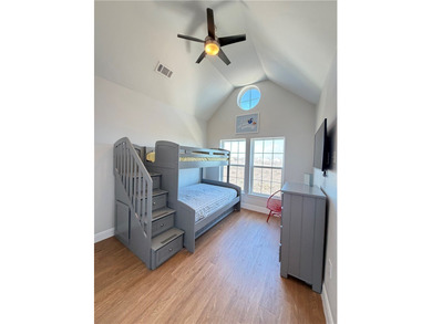 Welcome to a beautifully refreshed townhome designed for those - photo 14