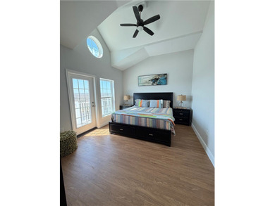 Welcome to a beautifully refreshed townhome designed for those - photo 15