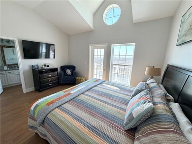 Welcome to a beautifully refreshed townhome designed for those - photo 16
