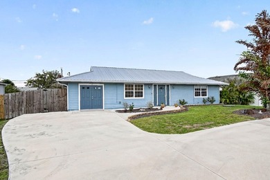 Welcome home to this perfect cozy house. The 2 bedroom 2 - photo 3