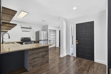 Spacious townhouse with Brand New Roof, newer plumbing, and new - photo 5