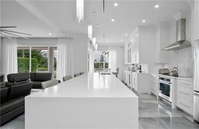 Bright and airy LAKEFRONT residence extensively redesigned with - photo 6