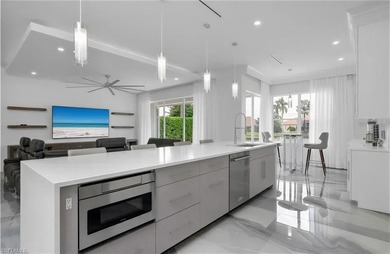 Bright and airy LAKEFRONT residence extensively redesigned with - photo 7
