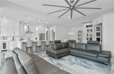 Bright and airy LAKEFRONT residence extensively redesigned with - photo 10