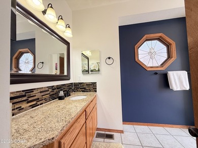 Stunning Lakefront Retreat - Fully Furnished & Nightly Rental - photo 13