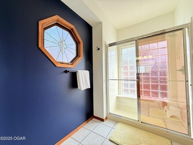 Stunning Lakefront Retreat - Fully Furnished & Nightly Rental - photo 14
