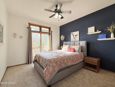 Stunning Lakefront Retreat - Fully Furnished & Nightly Rental - photo 17