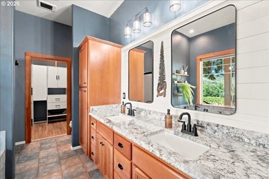 Exceptional 42+/- acre luxury estate featuring a custom - photo 24