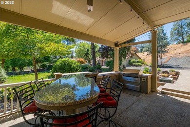 Exceptional 42+/- acre luxury estate featuring a custom - photo 39