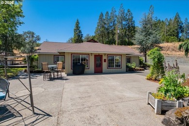 Exceptional 42+/- acre luxury estate featuring a custom - photo 41