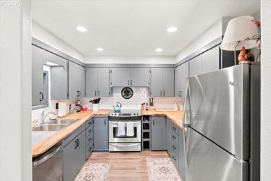 Exceptional 42+/- acre luxury estate featuring a custom - photo 42