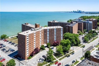 Lake Condo Sale Pending in Lakewood, Ohio