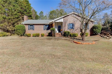 Lake Lanier Home For Sale in Oakwood Georgia