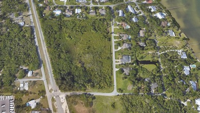 A hidden gem approximately one block to the river in convenient - photo 12