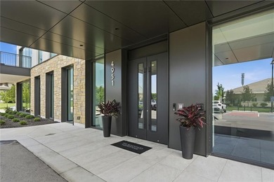 Luxury condo FULLY FURNISHED offering resort-style living in - photo 4