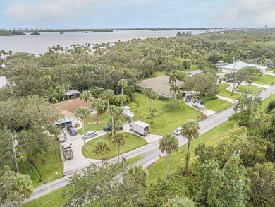 A hidden gem approximately one block to the river in convenient - photo 33