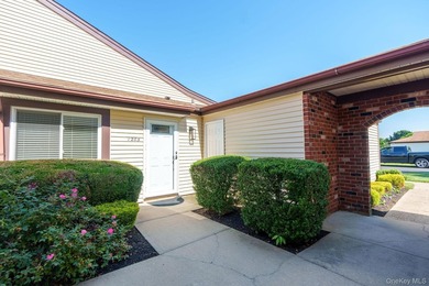 Ground Floor Unit In Beautiful 55 + Fairfield At St James - photo 3