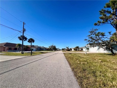 Very nice lot in deeded neighborhood located RIGHT BEHIND THE - photo 3