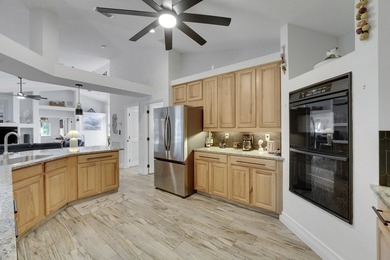 Beautiful CBS home in a no HOA Port Saint Lucie - photo 15