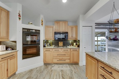 Beautiful CBS home in a no HOA Port Saint Lucie - photo 17