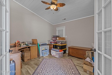 Ready to live in the quaint community of Saltaire Village in - photo 22