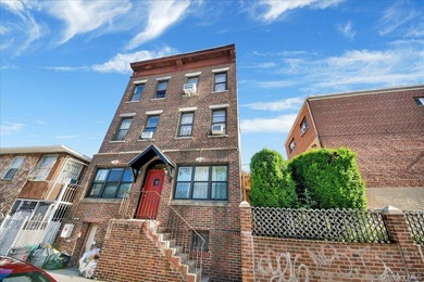 Well-maintained Bronx home offering spacious living, generous - photo 26