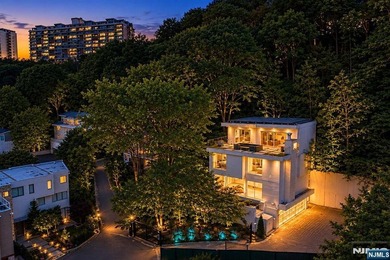 Experience modern luxury in this custom-built contemporary - photo 1