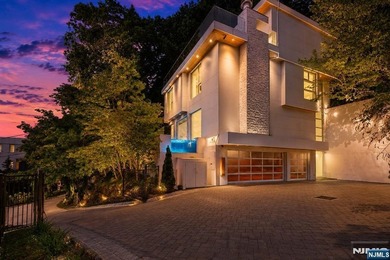Experience modern luxury in this custom-built contemporary - photo 3