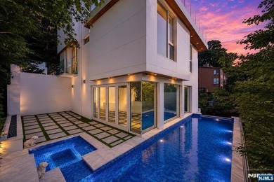 Experience modern luxury in this custom-built contemporary - photo 5