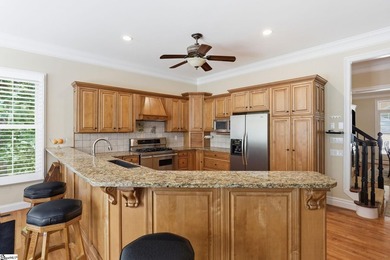 Experience luxury lake living on Lake Hartwell! This beautifully - photo 11