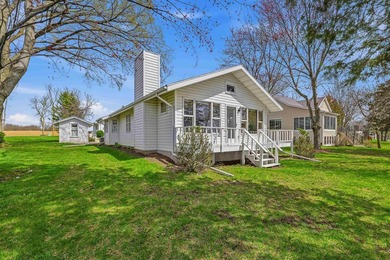 Opportunity to own a 5 bedroom/2 bath home on beautiful Green - photo 3