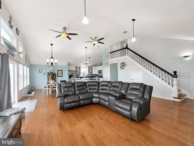 Enjoy waterfront living in this updated 4 bedroom, 2 bath - photo 26