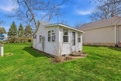 Opportunity to own a 5 bedroom/2 bath home on beautiful Green - photo 9