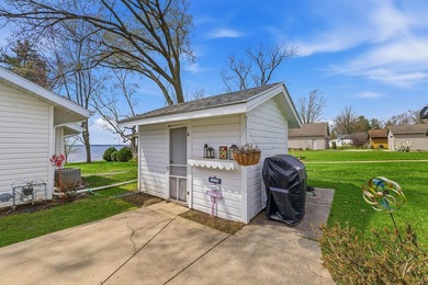 Opportunity to own a 5 bedroom/2 bath home on beautiful Green - photo 10