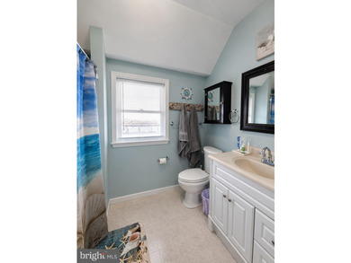 Enjoy waterfront living in this updated 4 bedroom, 2 bath - photo 32