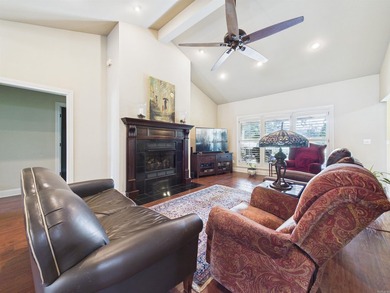 Beautiful 3 bed, 2 bath brick home on the golf course in The - photo 8