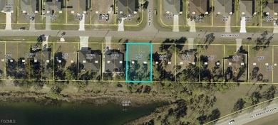 Beautiful lot with a lakefront view offers a unique opportunity - photo 2