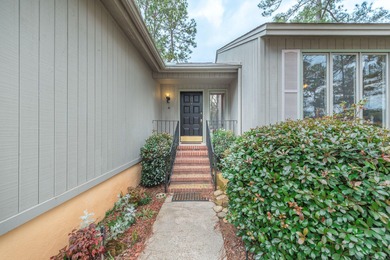 Wonderfully maintained 2-bedroom, 2-bath home located in