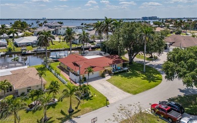 Caloosahatchee River Home For Sale in Cape Coral Florida