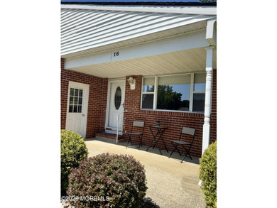 Freshly painted extremely clean lakeview model. 2 bedrooms 2 - photo 3
