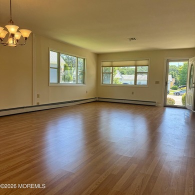Freshly painted extremely clean lakeview model. 2 bedrooms 2 - photo 6