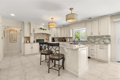 Perfectly positioned on prestigious Pace Drive - south of the - photo 12